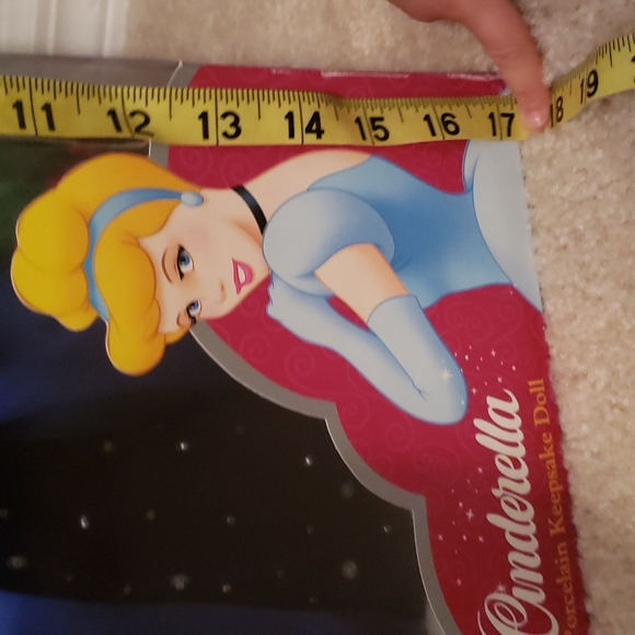 Cinderella porcelain keepsake doll - Picture 10 of 11